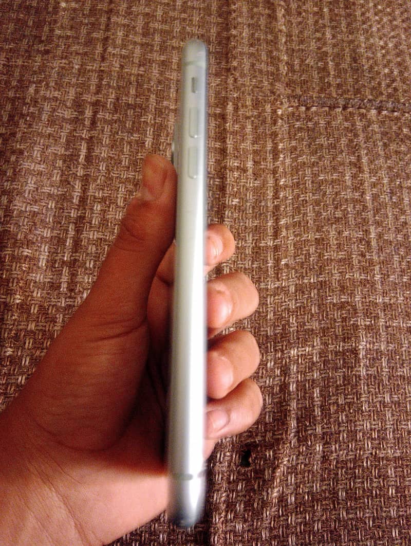Apple iPhone 11 6