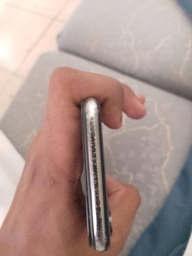 Apple iPhone X 4