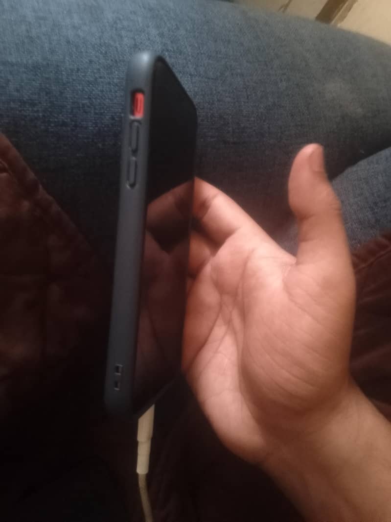 Apple iPhone 11 3