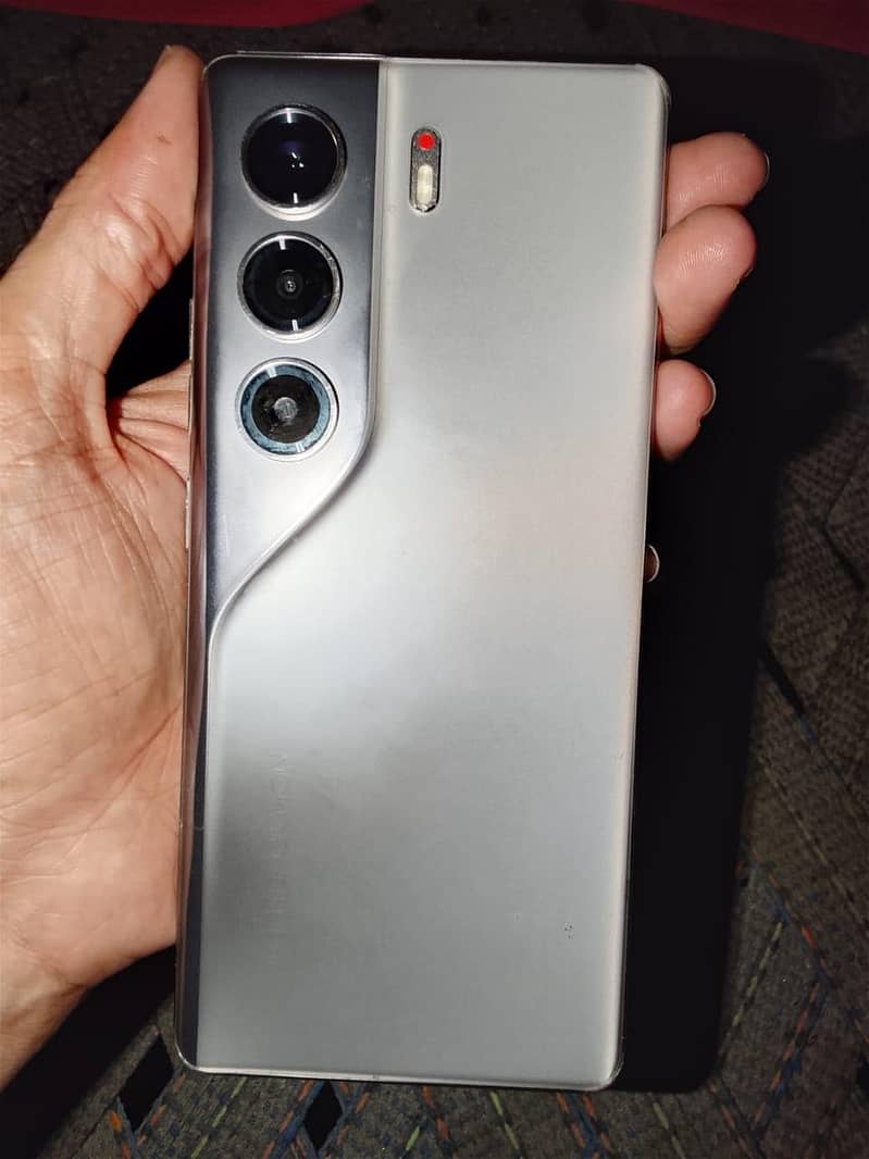 Tecno CAMON 40 Pro 0
