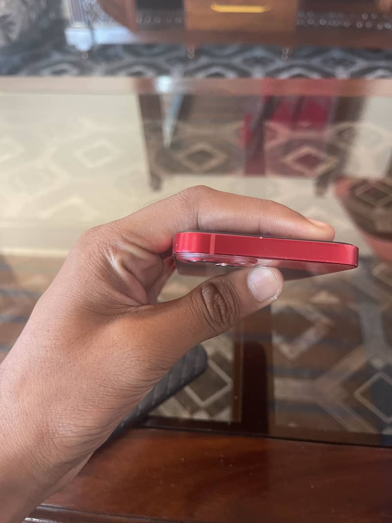 Apple iPhone 13 4