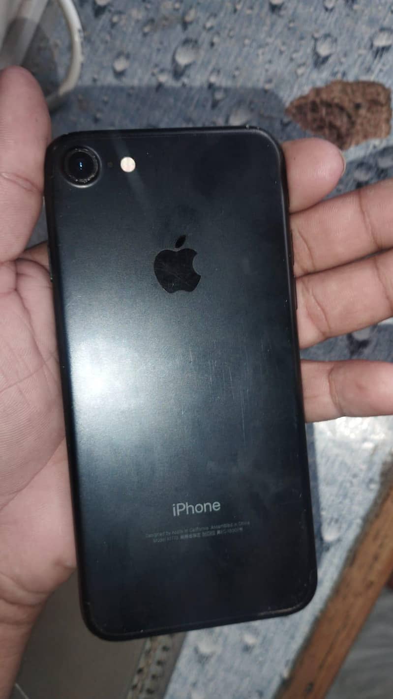 Apple iPhone 7 0