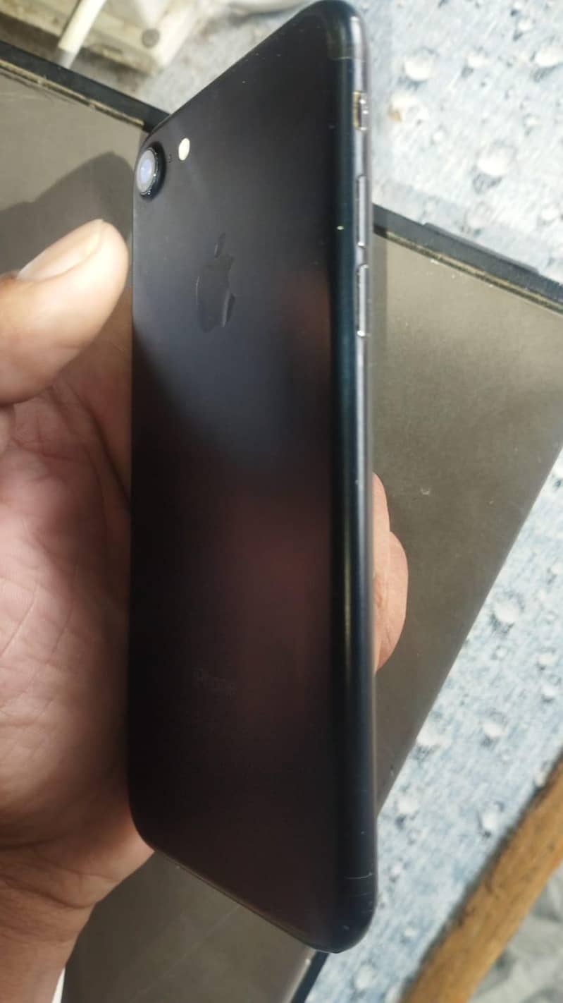 Apple iPhone 7 3