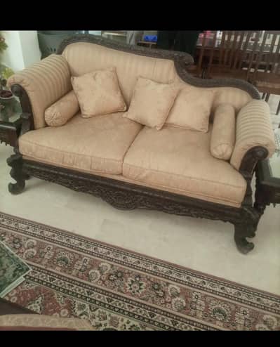 Chinoiti style 7 seater gently used sofa set