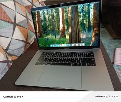 macbook pro 2018 15 inch i7 16gb 256gb jenion and clean