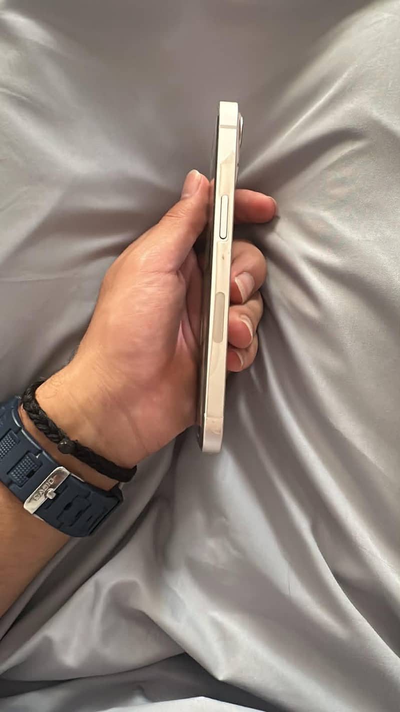 Apple iPhone 13 2