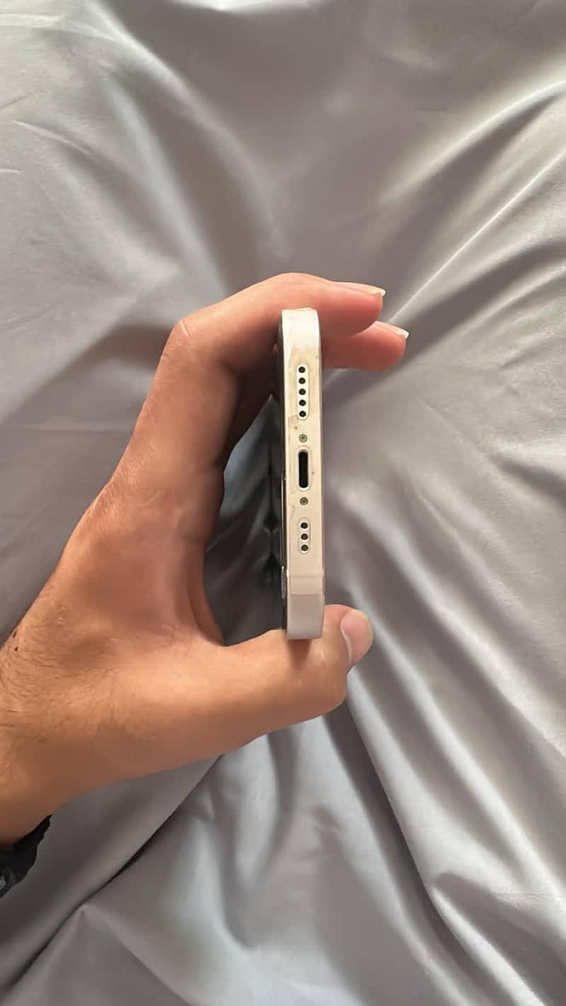Apple iPhone 13 4