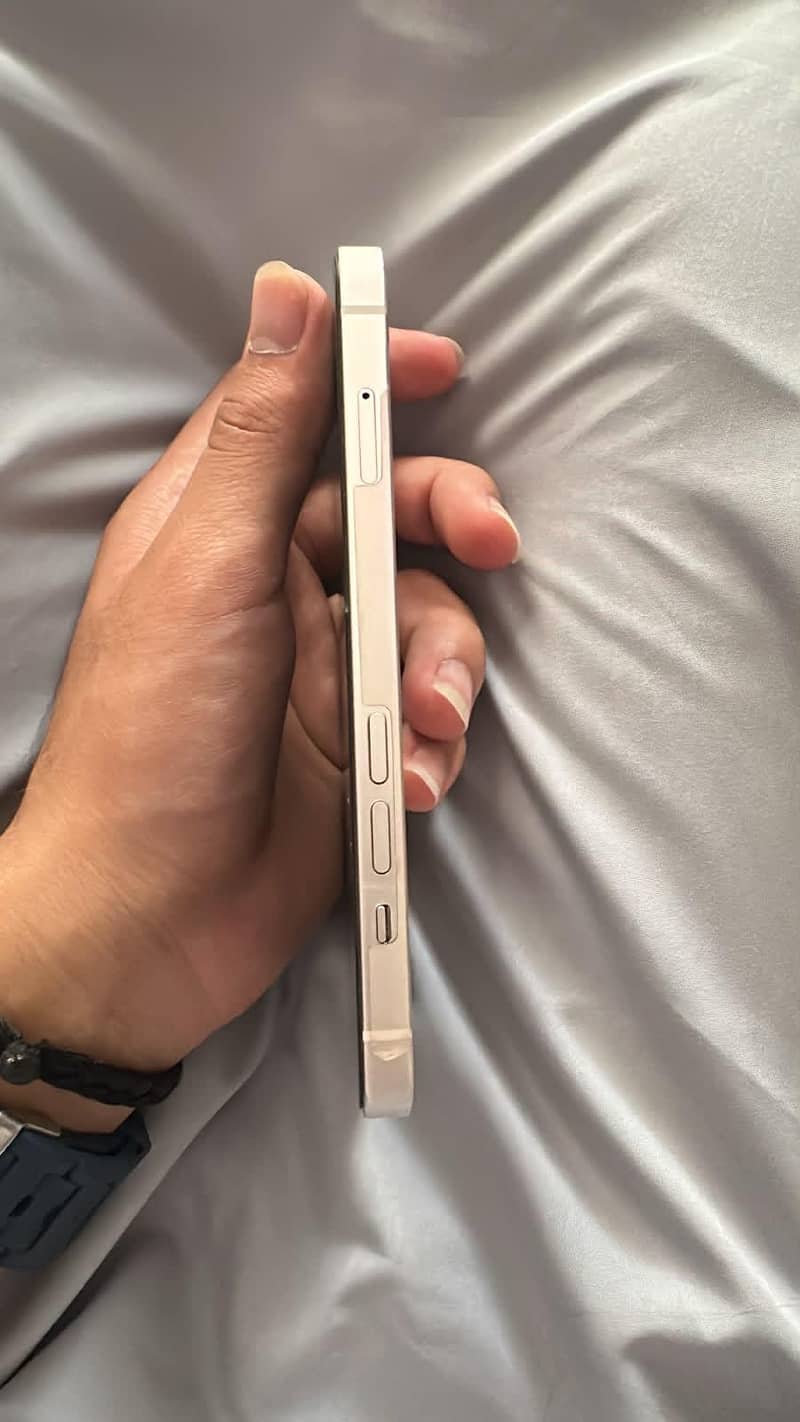 Apple iPhone 13 5