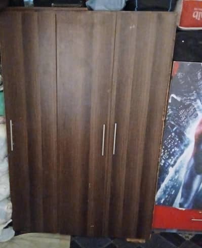 Almari for sale due to shifting