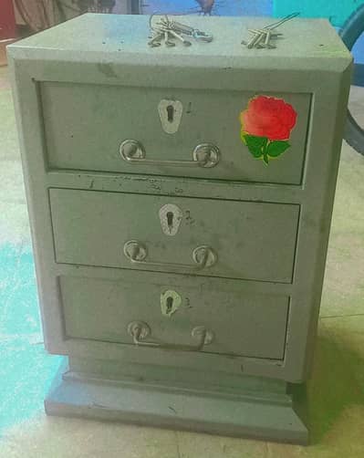 steel 3-Drawer office filing cabinet for sale 8500-Rs