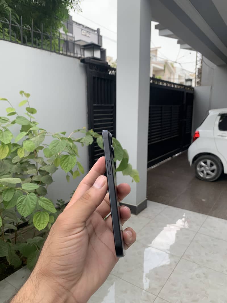 Apple iPhone 15 3