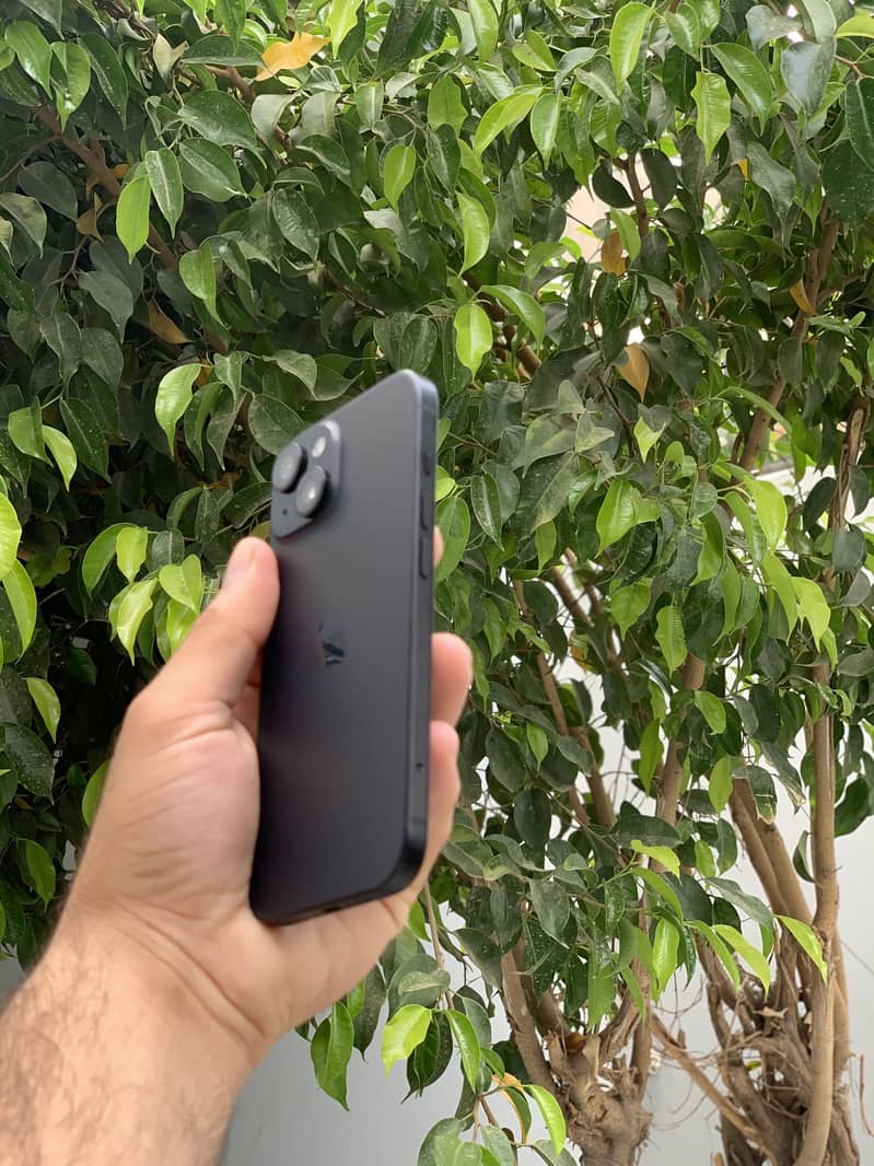 Apple iPhone 15 4