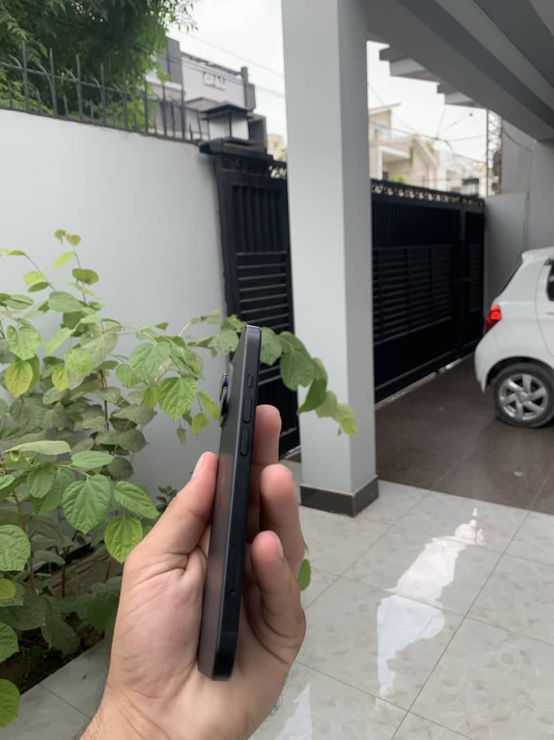 Apple iPhone 15 7