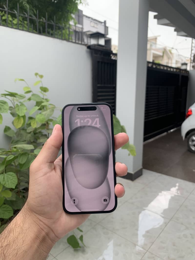 Apple iPhone 15 9