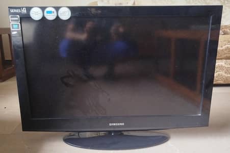 Samsung 32" LED TV – Model LA32D403E2 – Excellent Condition
