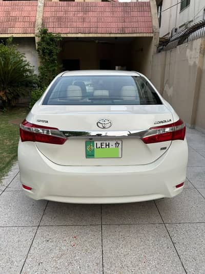 Toyota Corolla Gli 2017 milage 1 lakh