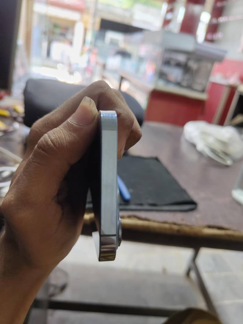 Apple iPhone 13 Pro 4