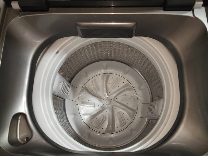Haier Automatic washing machine. 3