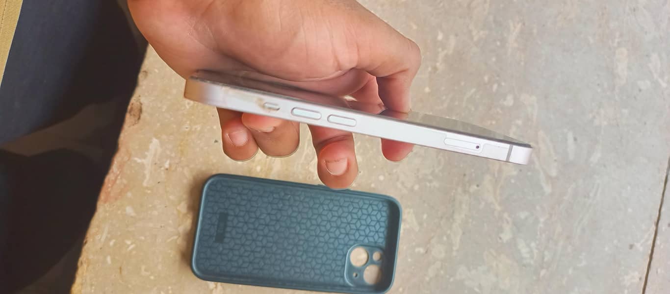 Apple iPhone 13 3