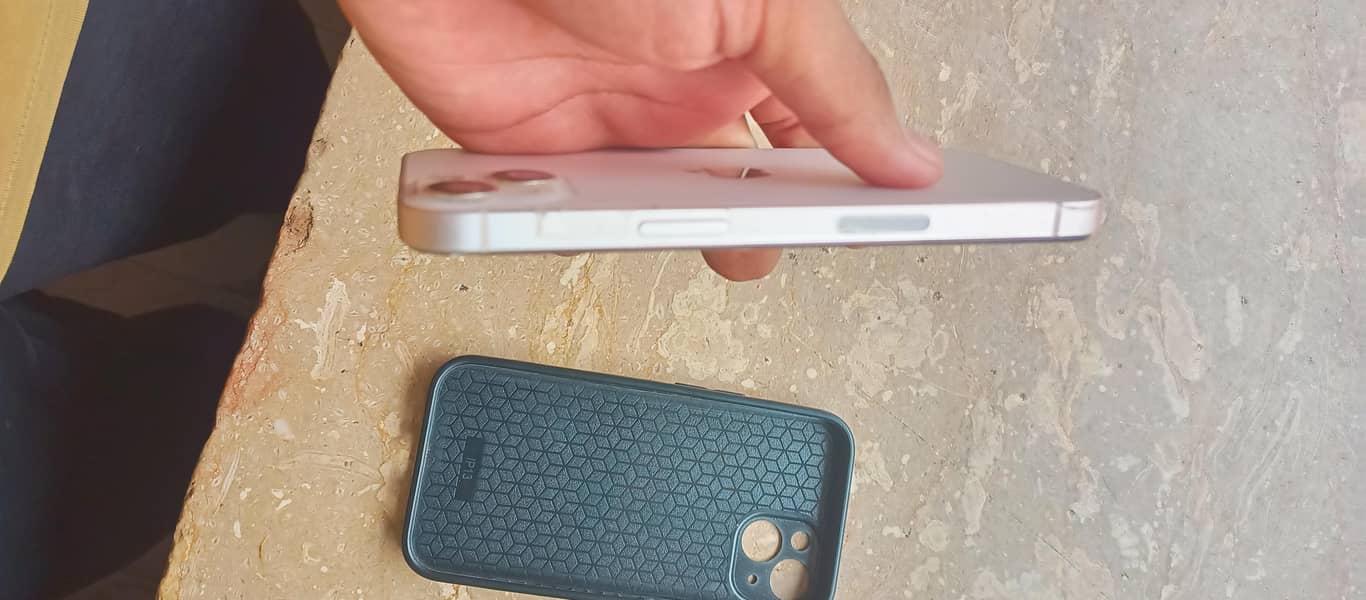 Apple iPhone 13 4