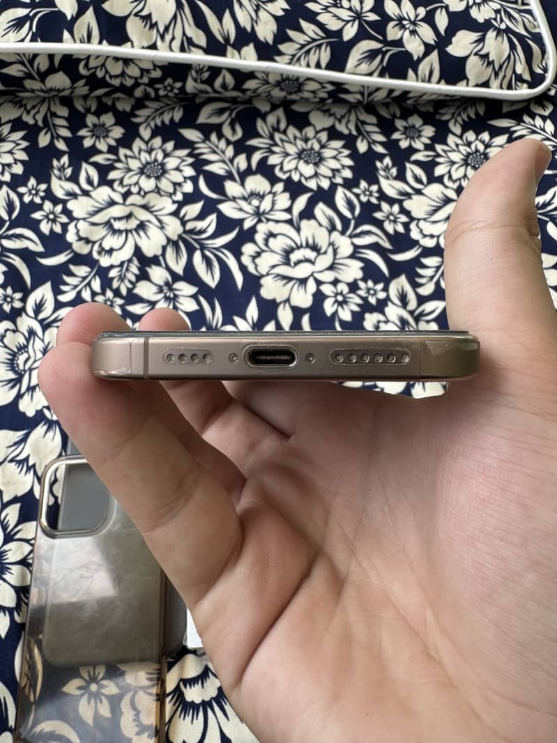 Iphone 16 pro max 3
