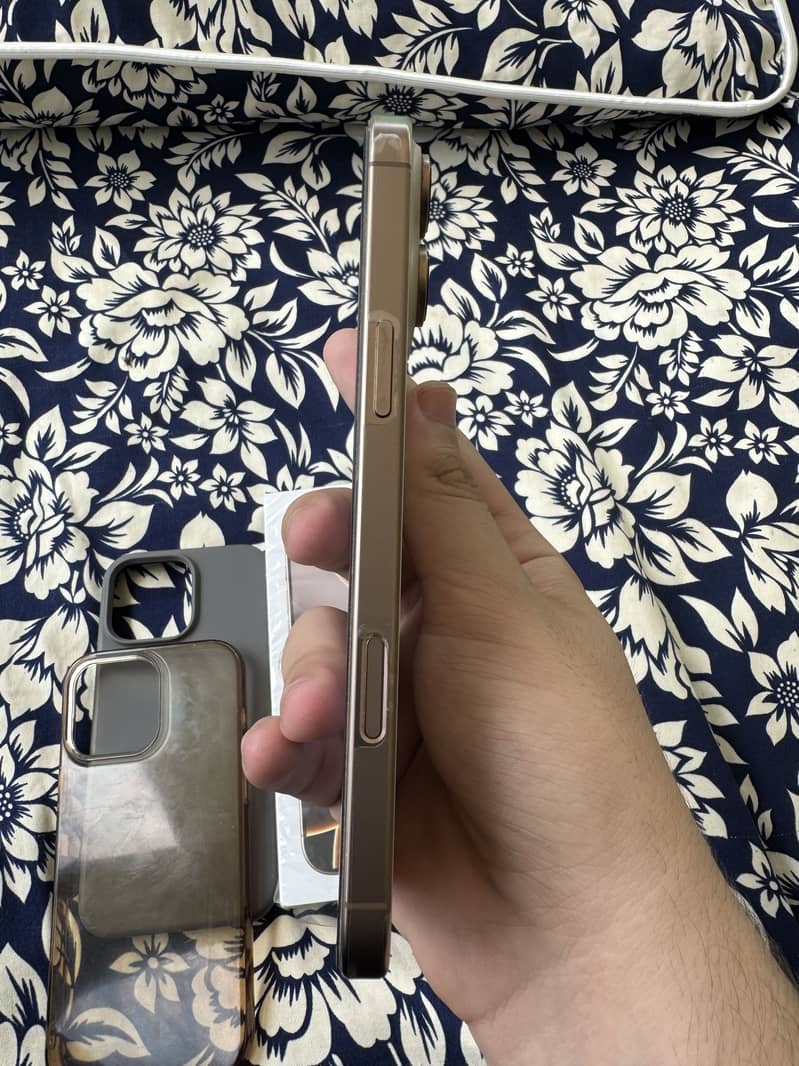 Iphone 16 pro max 5
