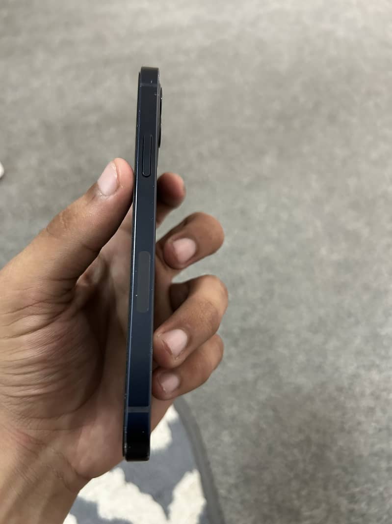 Apple iPhone 12 2