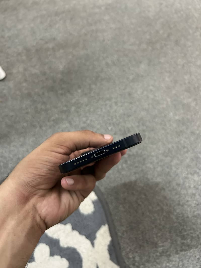 Apple iPhone 12 6