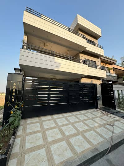 12.5 MARLA SLIGHTLY USED HOUSE FOR SALE IN THE PRIME LOCATION OF ETIHAD TOWN PHAE 1 LAHORE.