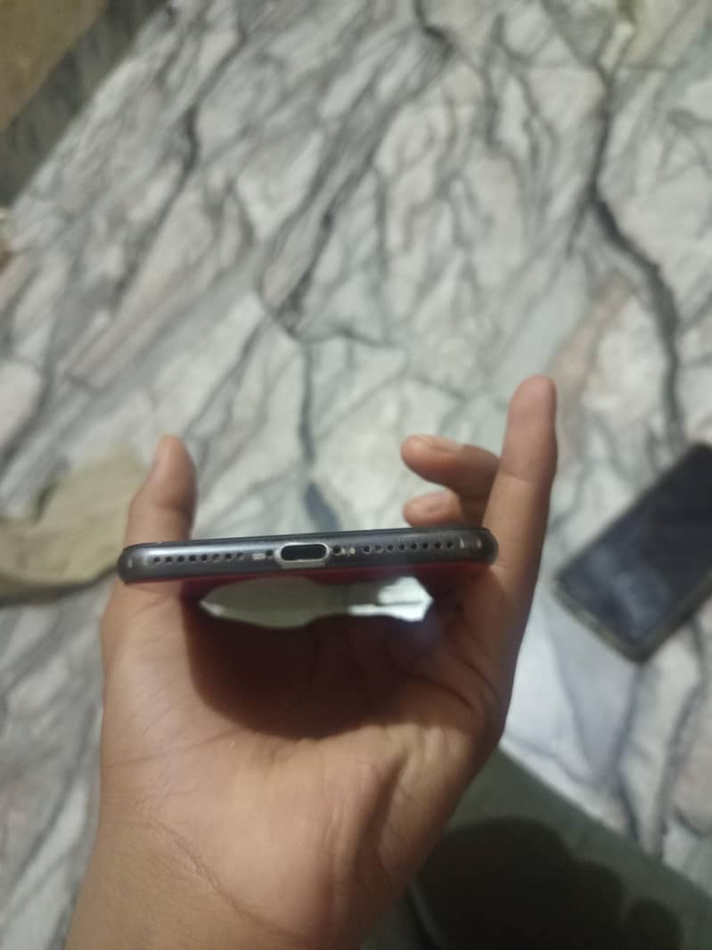 Apple iPhone 8 Plus 3
