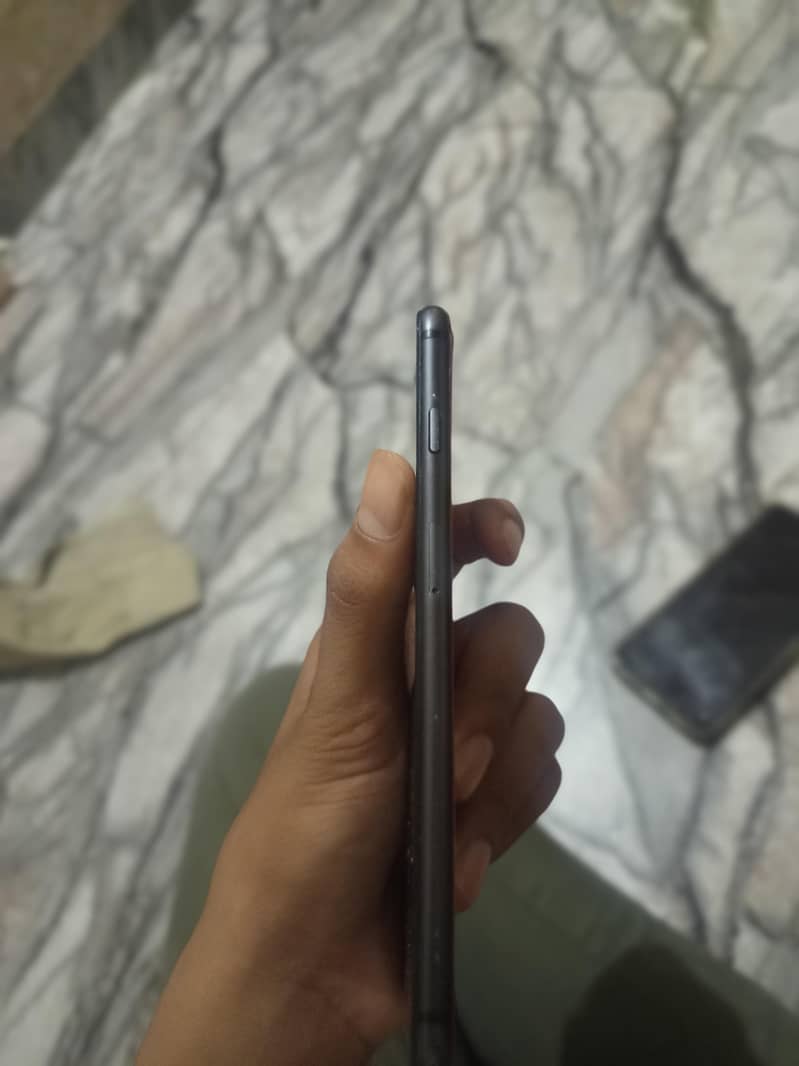 Apple iPhone 8 Plus 4