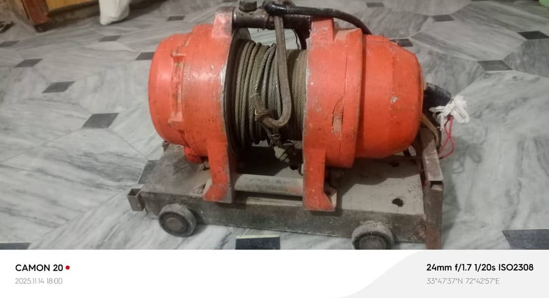 Construction material lifting wench Machine 3