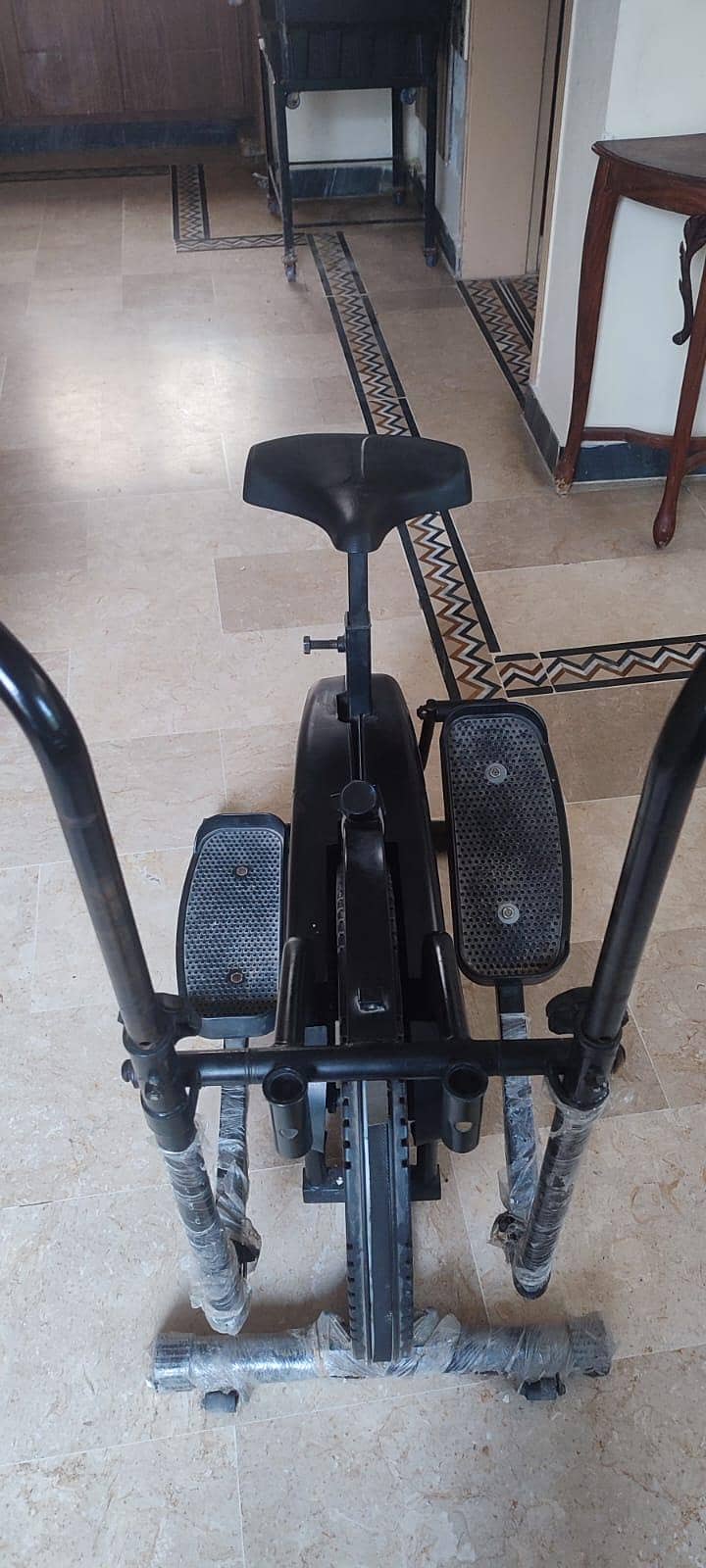 indoor exercise cycle 0