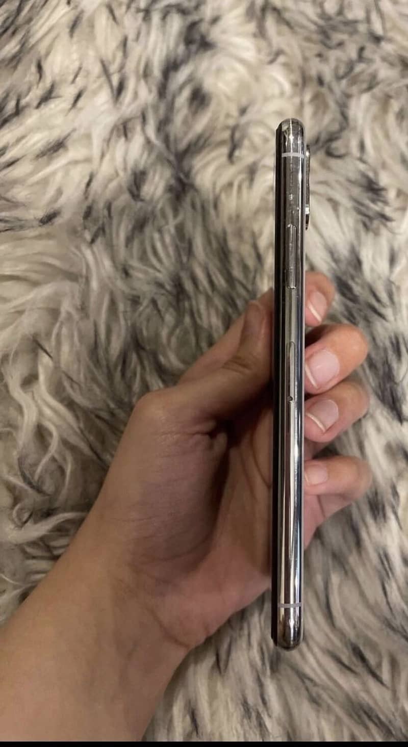 Apple iPhone X 3