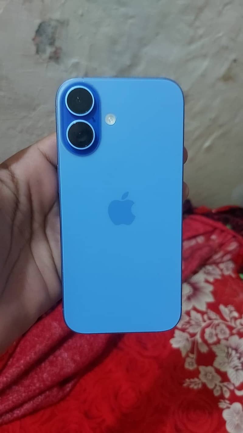 Apple iPhone 16 2