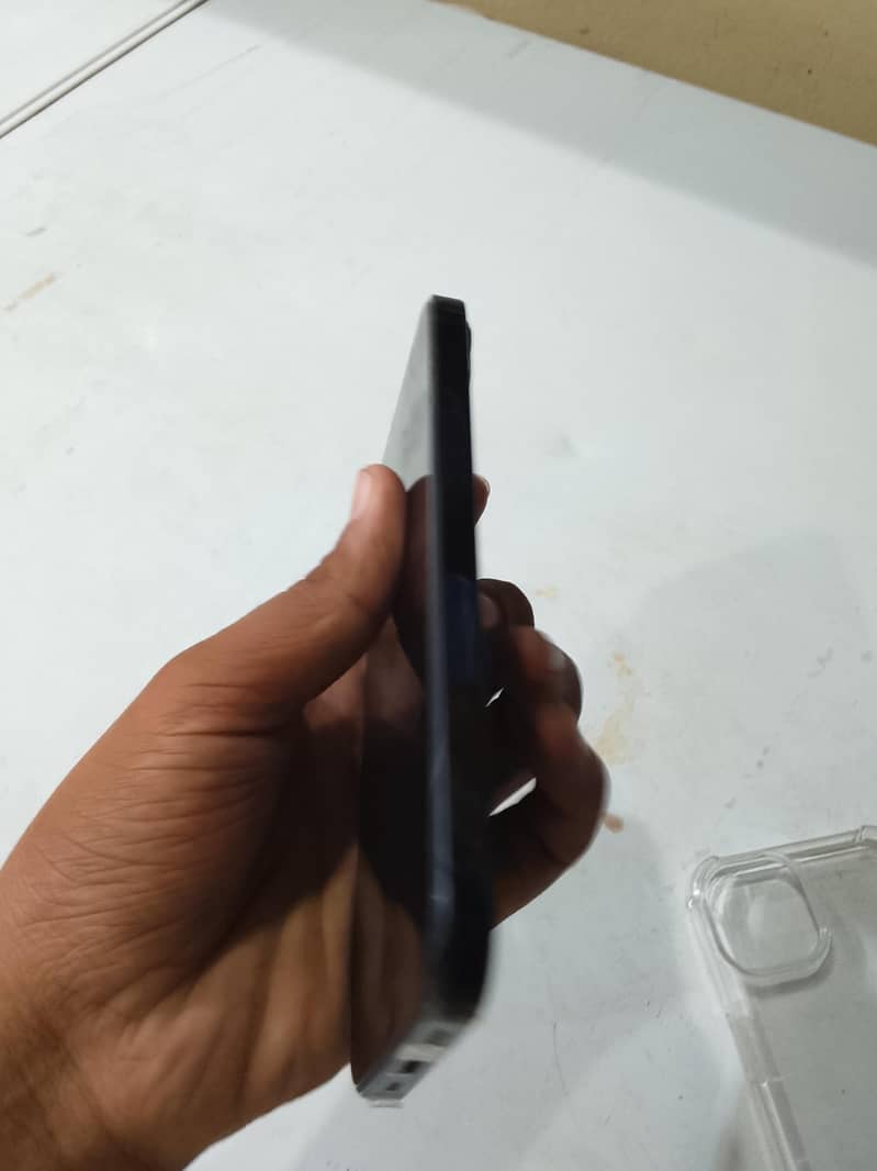 Apple iPhone 13 2
