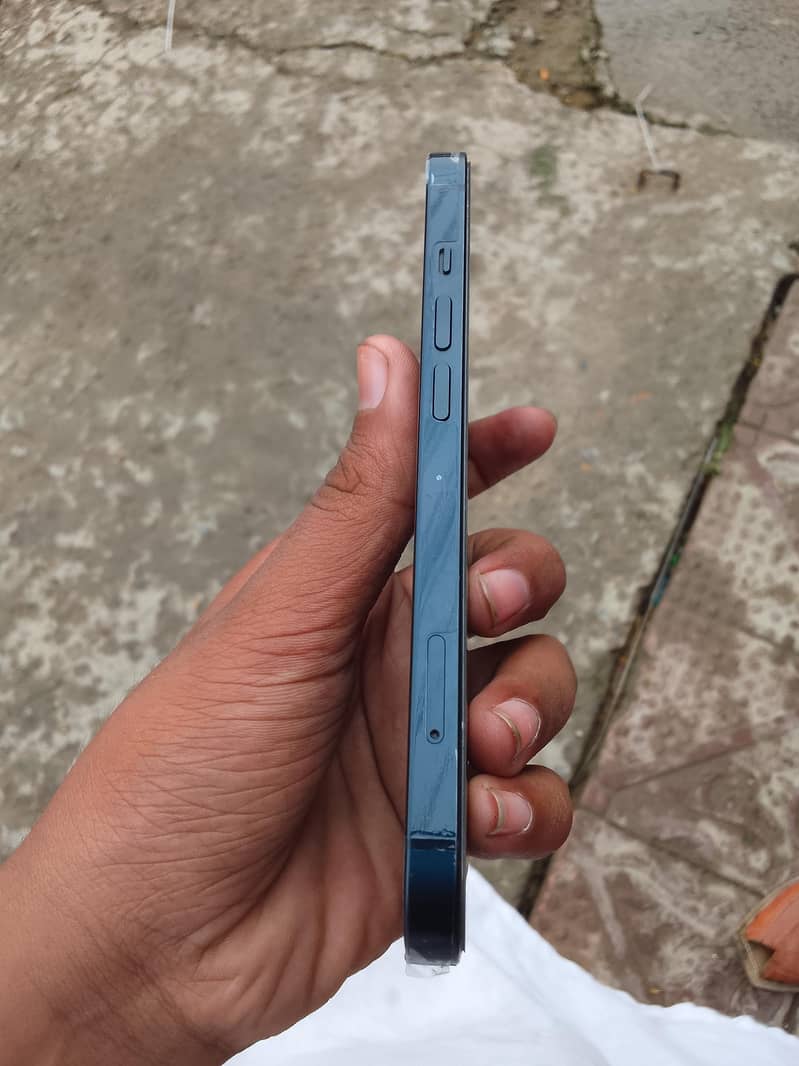 Apple iPhone 13 10