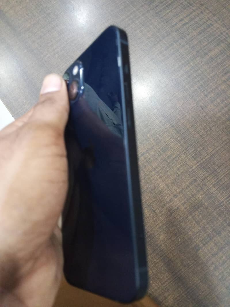 Apple iPhone 13 2