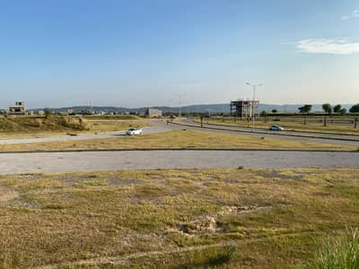 G-BLOCK, B-17, TOP LOCATION PLOT FOR SALE