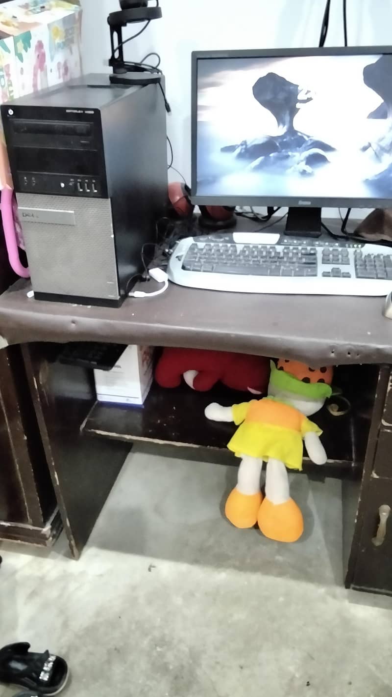 Computer Table 4