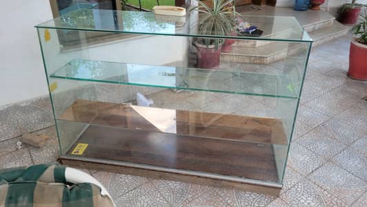Display Counter 3.5 × 5 feet. . BRand New Condition