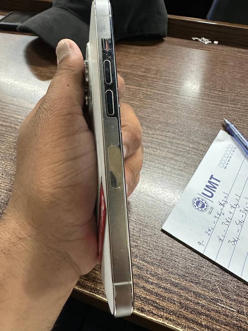 iPhone 14 Pro 4