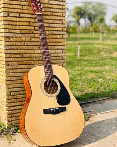 Yamaha F-310 Acoustic Guitar (Original)