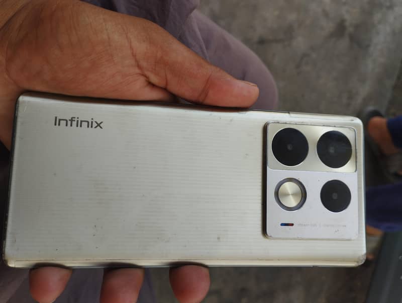 Infinix Note 40 4