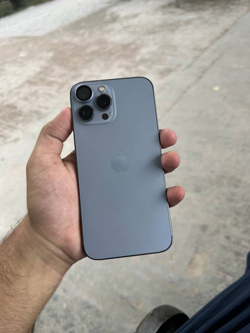 Apple iPhone 13 Pro Max 2
