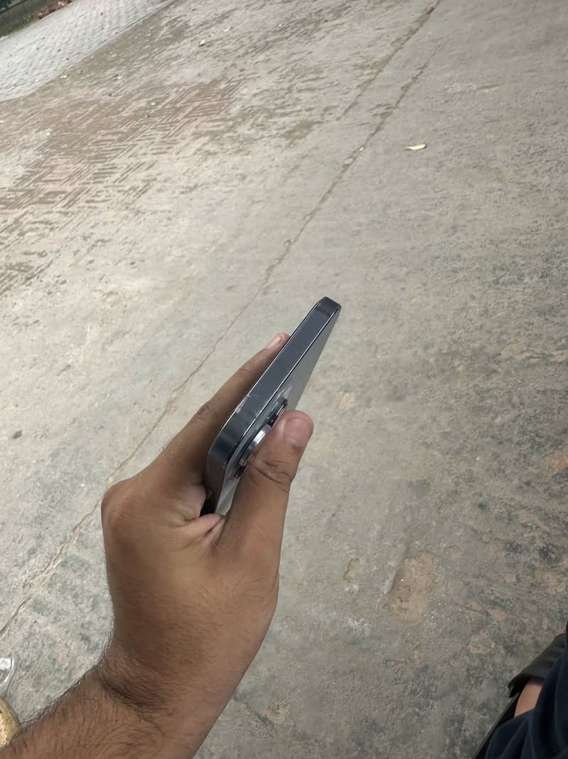 Apple iPhone 13 Pro Max 3