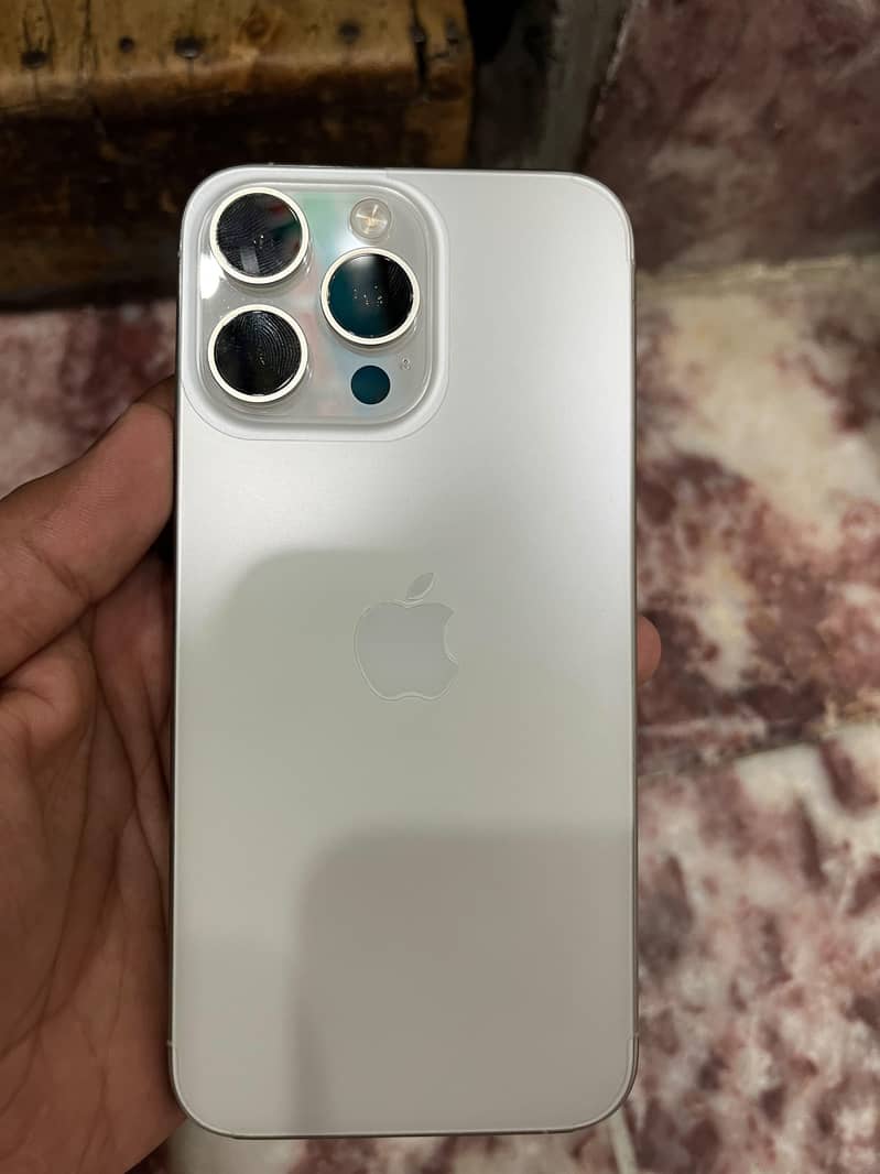 Apple iPhone 15 Pro Max 2