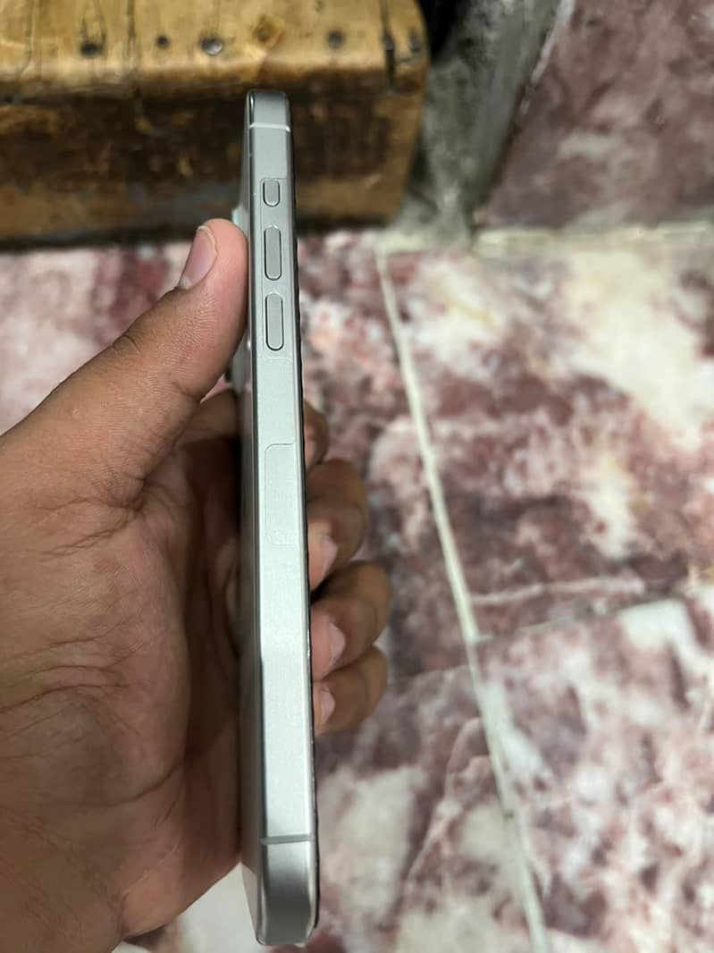 Apple iPhone 15 Pro Max 5