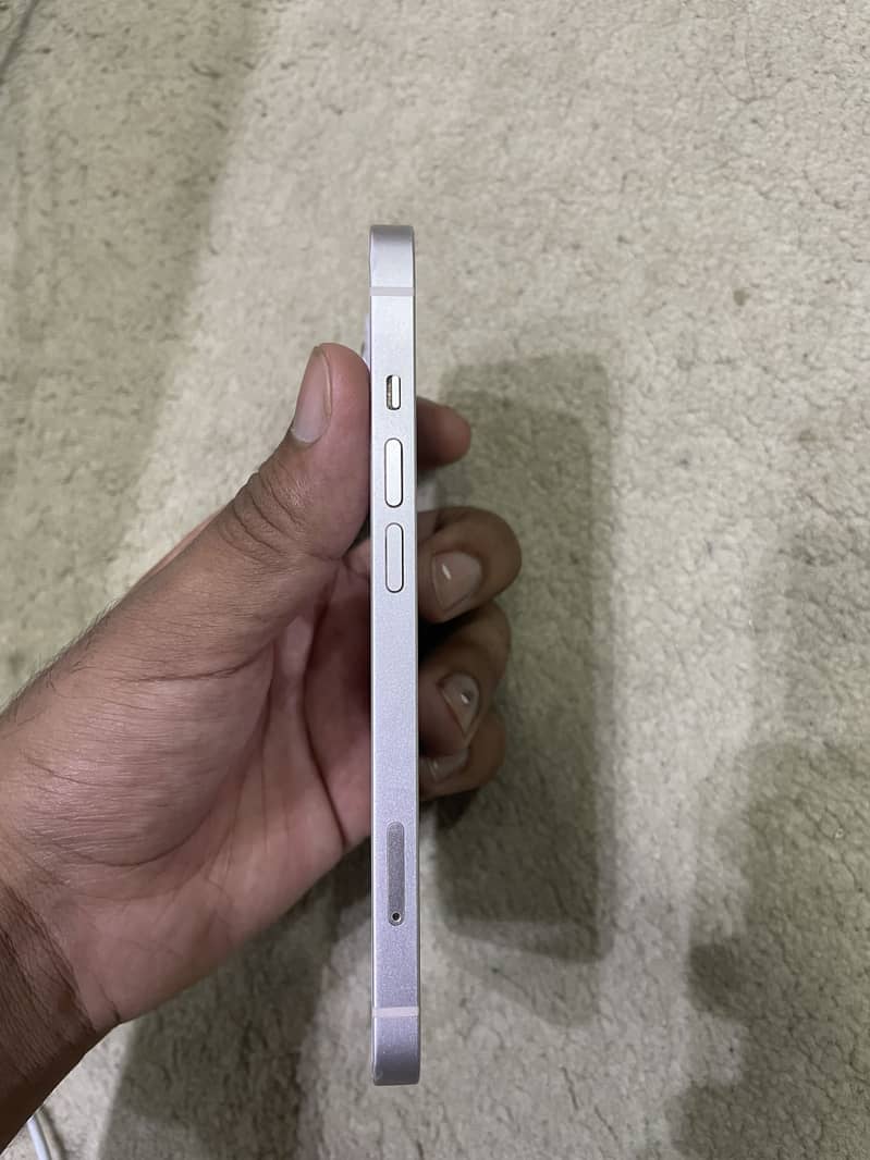 Apple iPhone 13 4