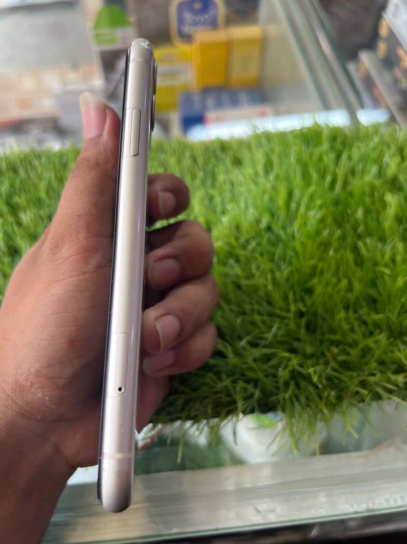 Apple iPhone 11 1
